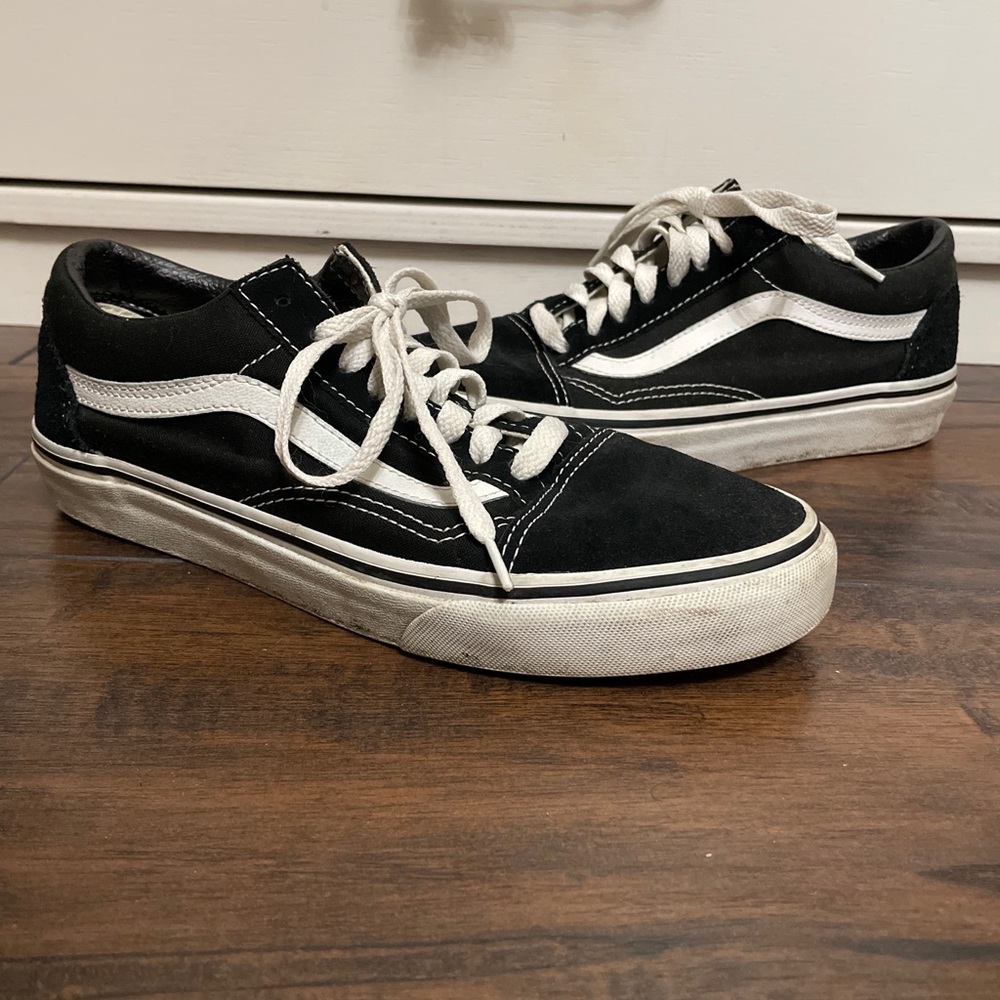 * Vans old skool black sneakers size 8.5